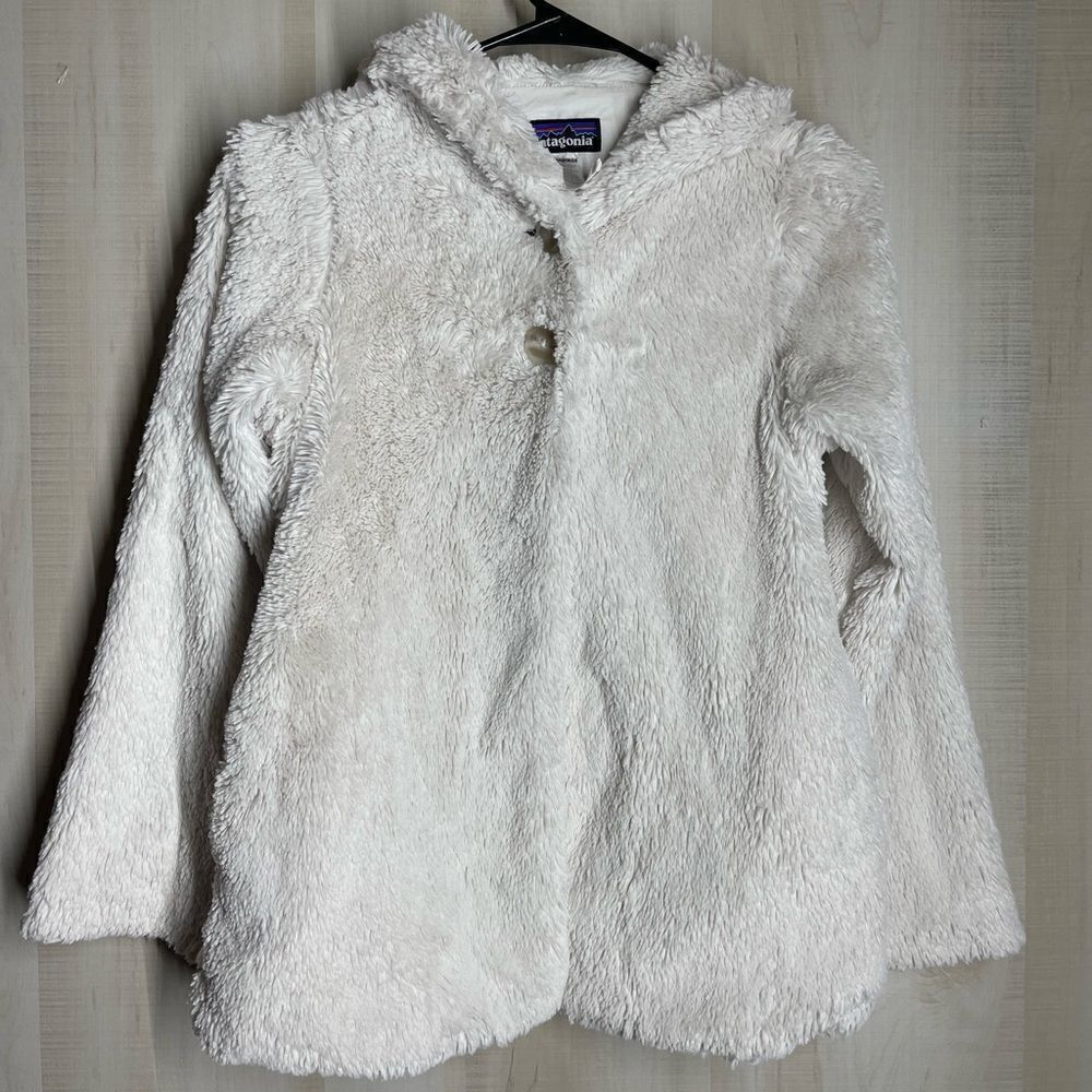 Patagonia pelage off white furry long sleeve coat jacket, size 12 girls